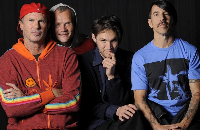 Текст и перевод песни Red Hot Chili Peppers – Dark Necessities, изображение 1